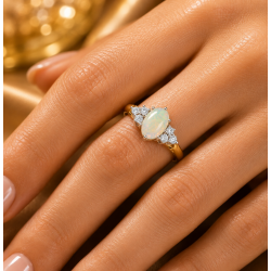 Pre Owned 18ct Opal and Diamond Ring ZB878